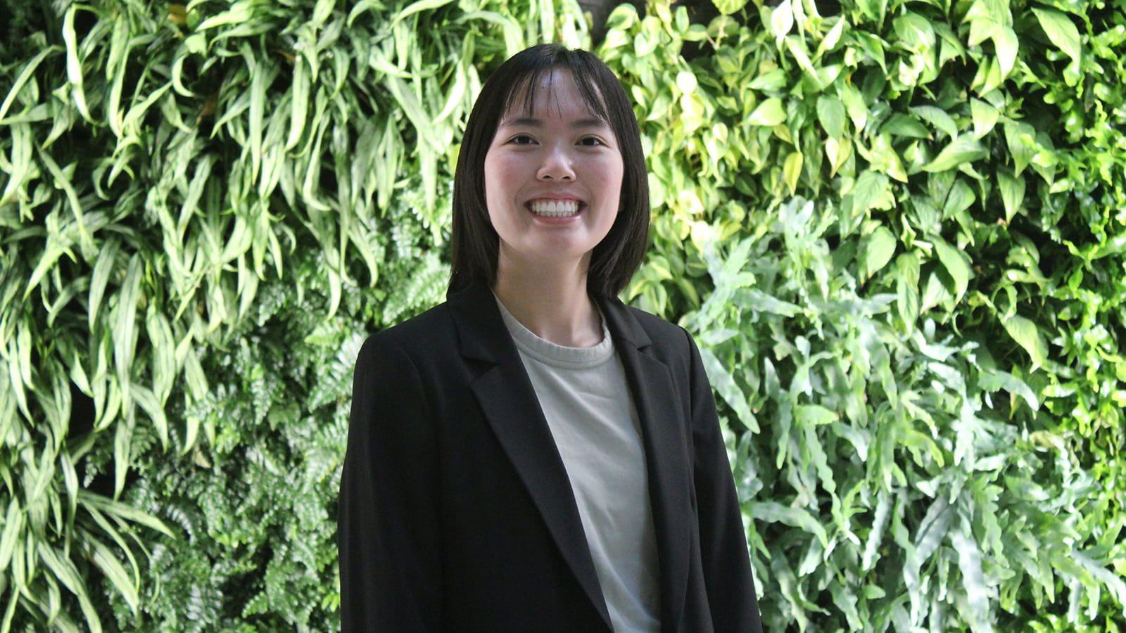 Elizabeth Le smiling